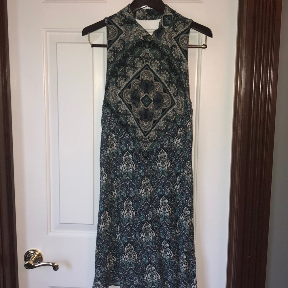 sleeveless high necked patterned dress